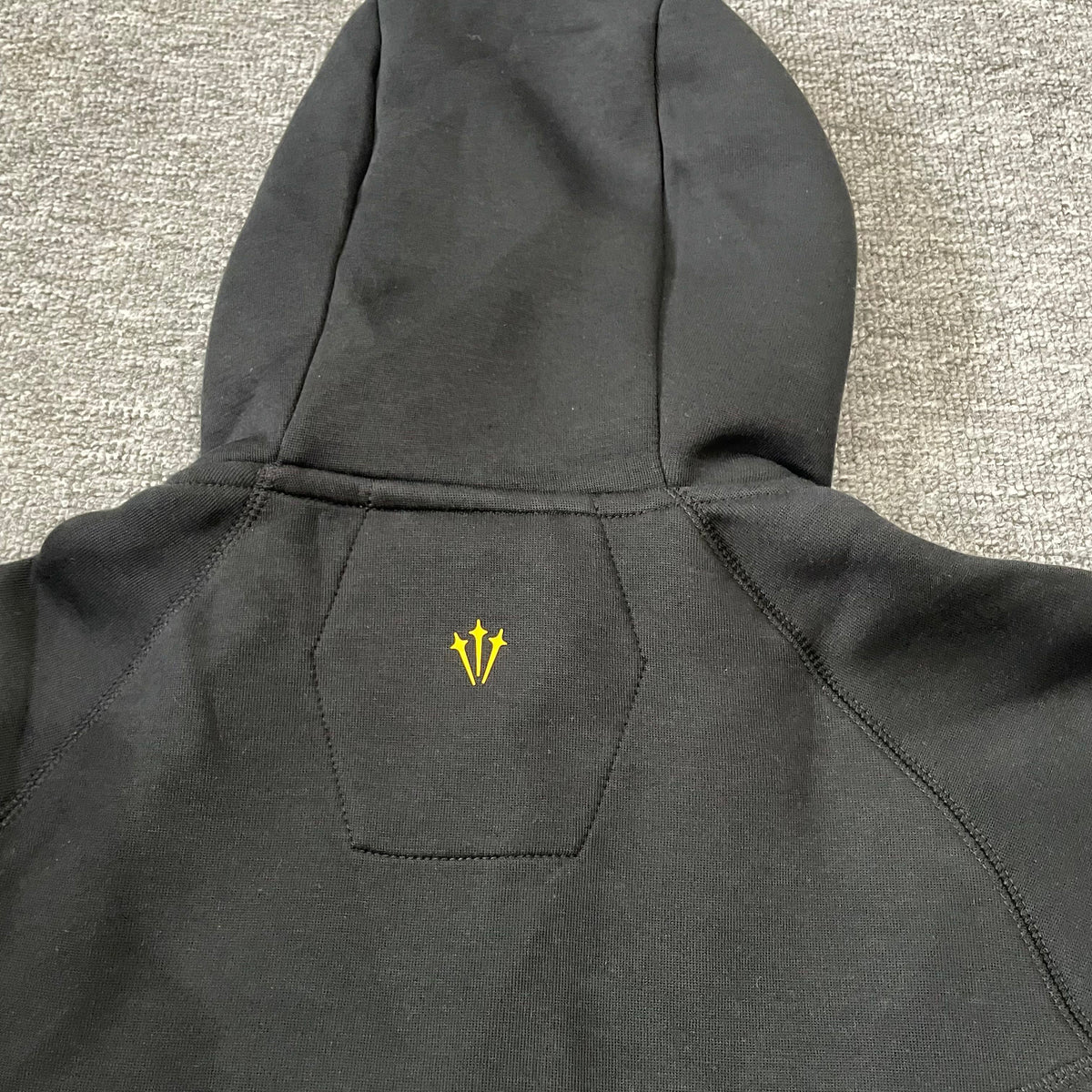 Sudadera Nike x NOCTA Tech Fleece Full-Zip Hoodie (Black / University Gold)